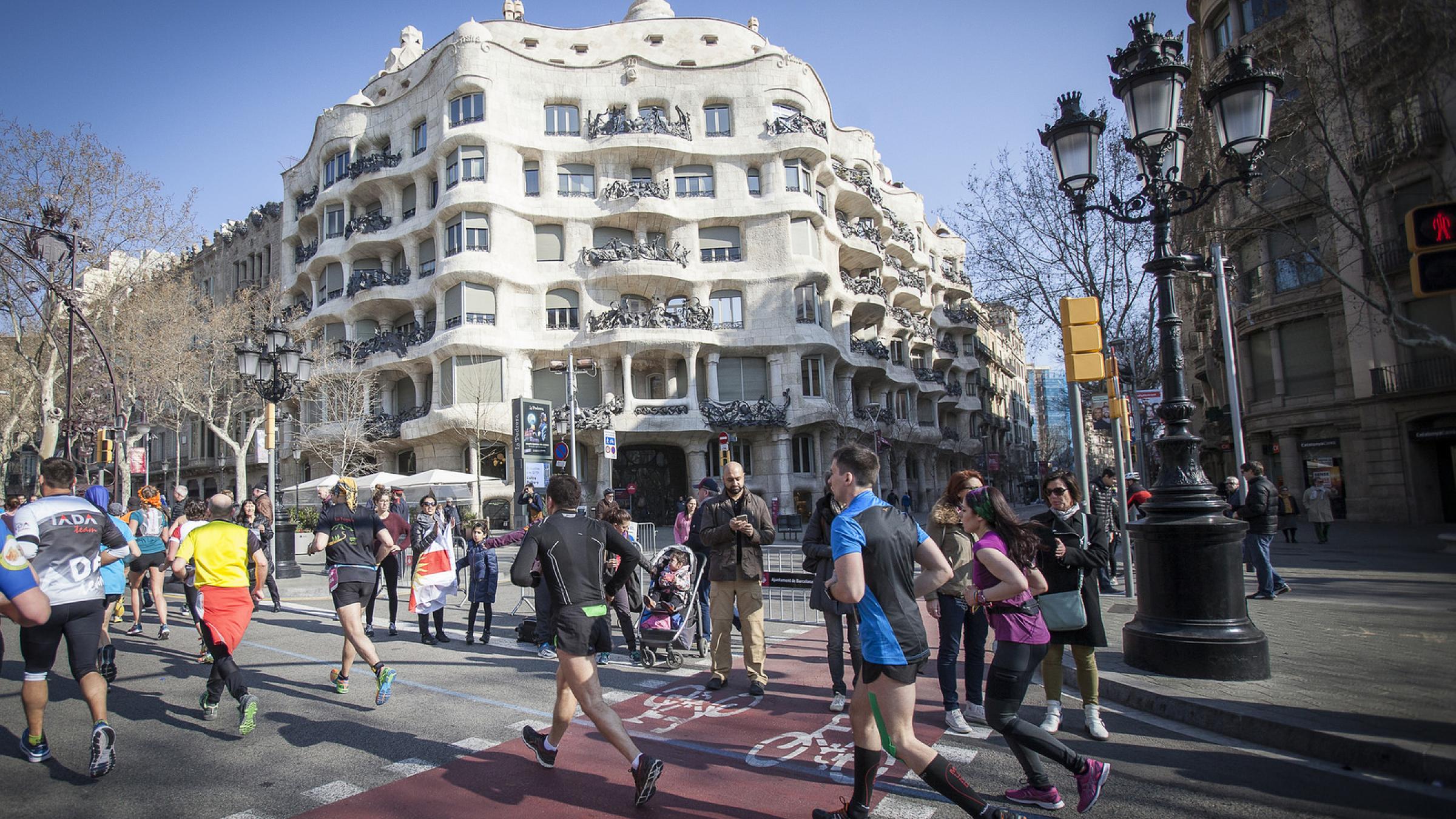 runners in Barcelona city centre