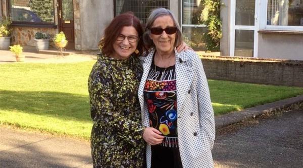 Dara de Burca with her mum