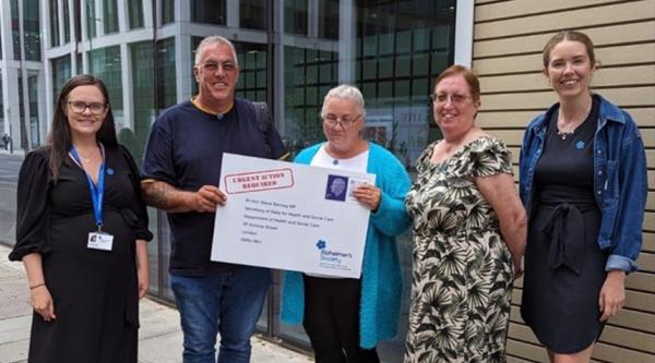 Handing in an open letter to the health secretary