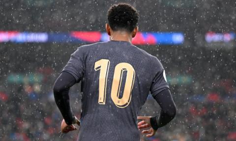 Jude Bellingham in a nameless number 10 shirt with his back turned